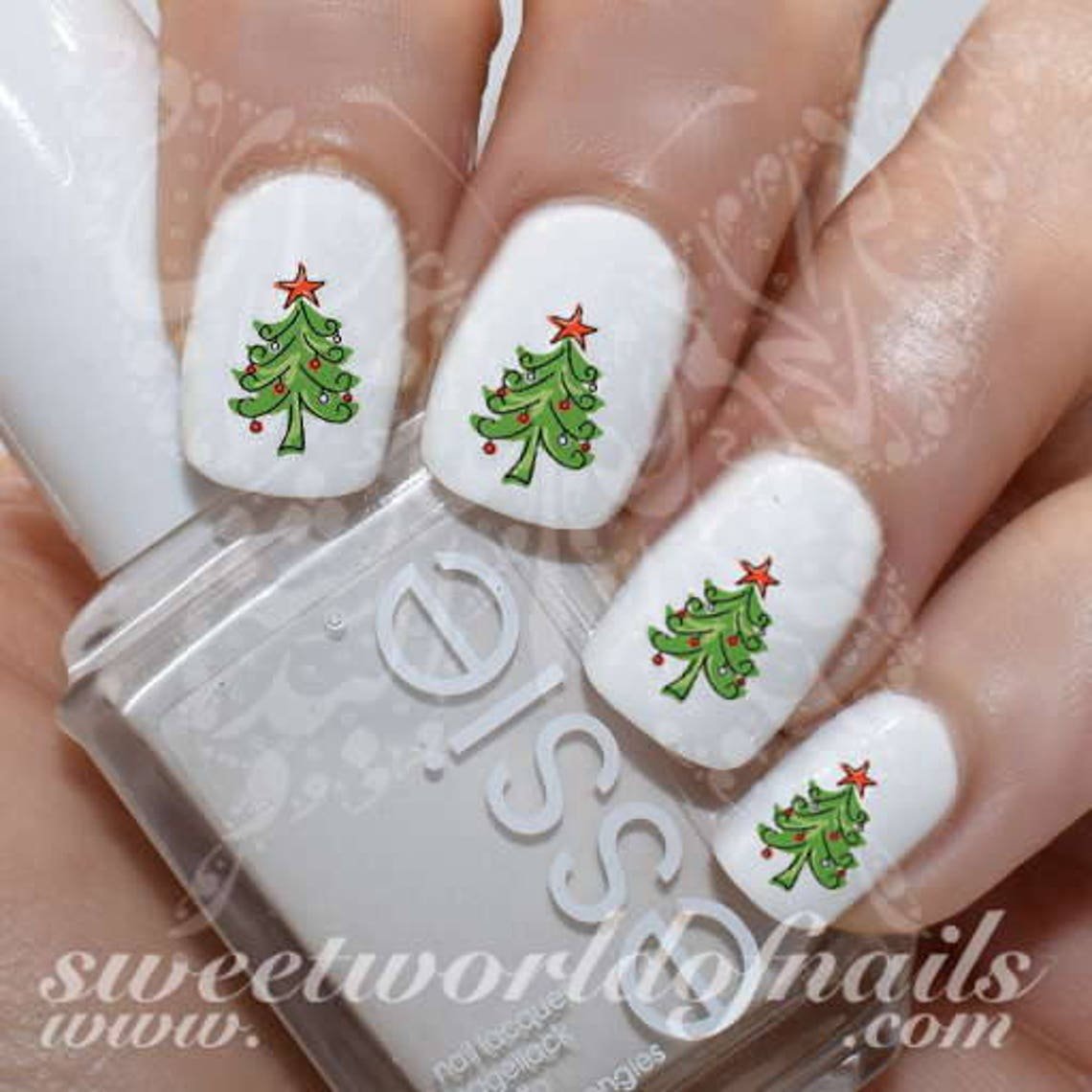 womens-christmas-nails