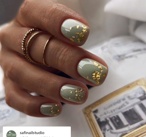 womens-gold-nails
