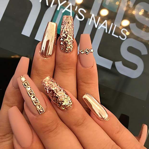 womens-gold-nails
